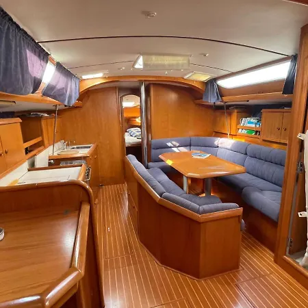 Barca A Vela 14Mt Stanza E Bagno Privato * Genoa